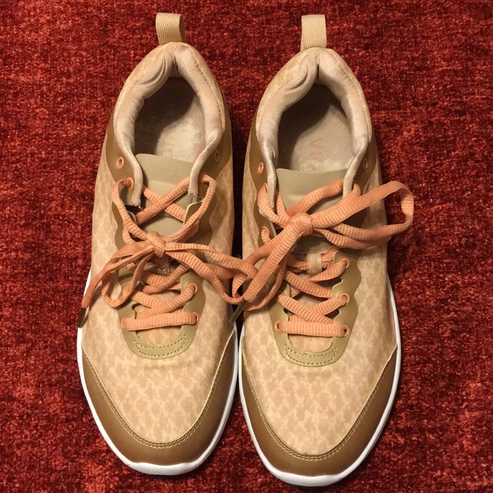VIONIC brand woman’s sneakers